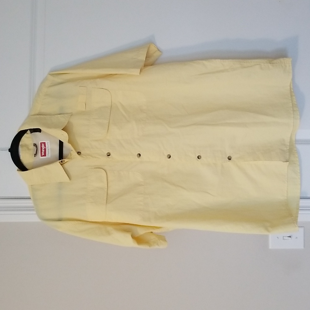 Wrangler mens NWOT fishing shirt 100% Nylon size Large